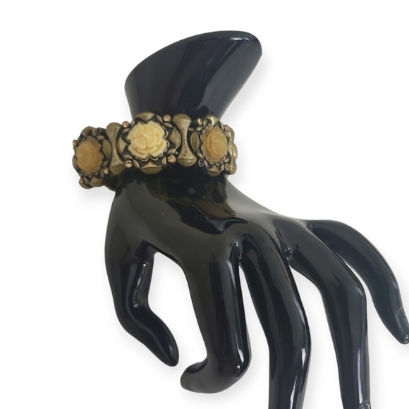 Vintage Antiqued Goldtone Resin Floral Design Retro Stretch Bracelet - Picture 3 of 8